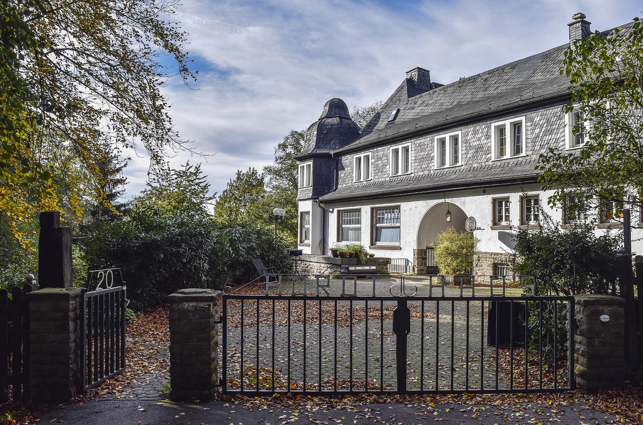 EXPOSED: The Billionaire Bunker Where Tech Titans Are Buying Land